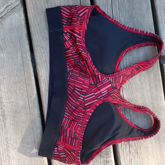 Nike bra red and black sz S padded - Picture 3 of 3